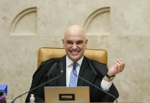 Moraes manda PF apurar se Flávio Bolsonaro cometeu crime contra Lula