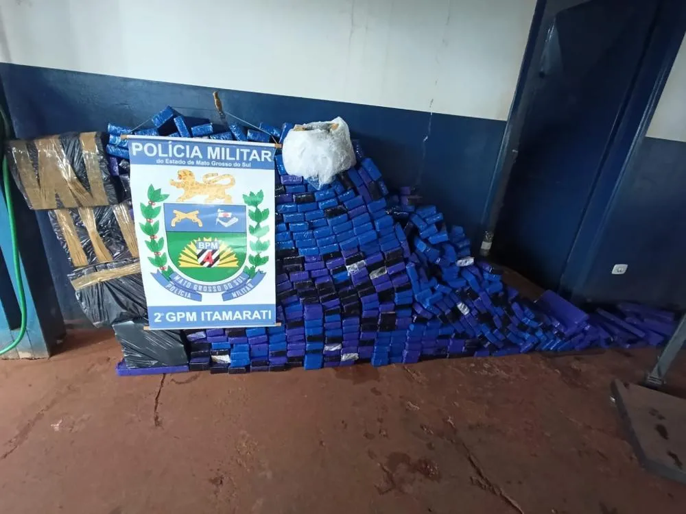Polícia Militar de Nova Itamarati apreende quase meia tonelada de maconha,  cigarros e pneus contrabandeados