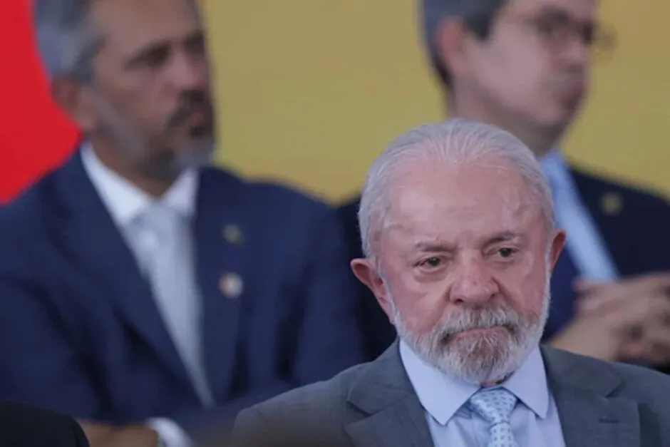 Campanha de Lula avalia pesquisa Quaest e prepara reação contra Flávio 