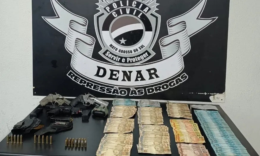 Policiais são presos por invadir casa fingindo operação e roubar drogas em Campo Grande 